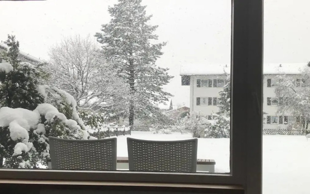 Central Garden-Mountain Apartment