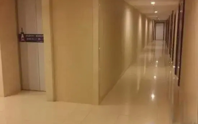 Germain apartment (Shenyang North Station Huafu store)