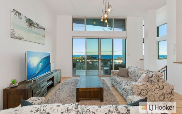 Exclusive Ocean View Penthouse On Marine Parade