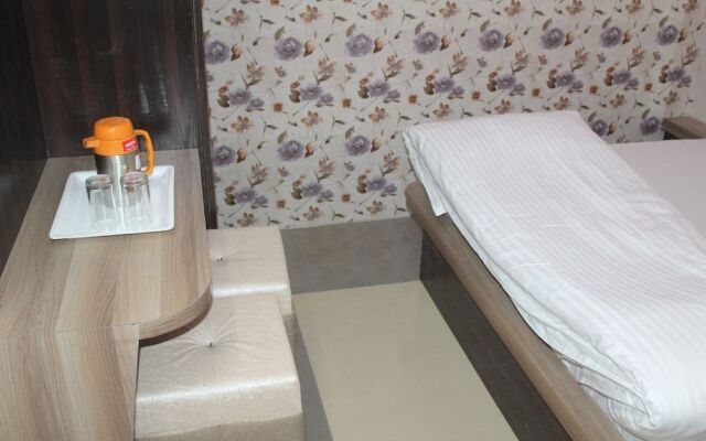 Hotel Bajaj Lake Palace