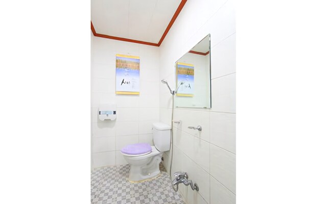 Goseong Hwapoli Pension