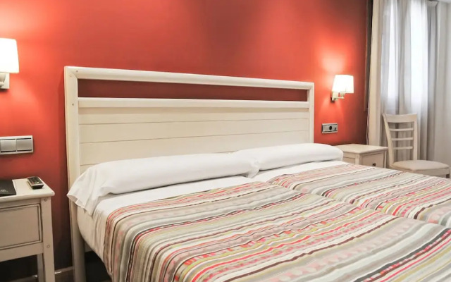 Hostal y Albergue Haizea - Hostel