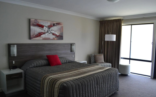 Cattleman's Country Motor Inn & Serviced Apartments