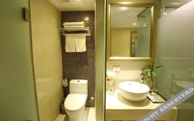 Ease Hotel (Yichang China Three Gorges University)