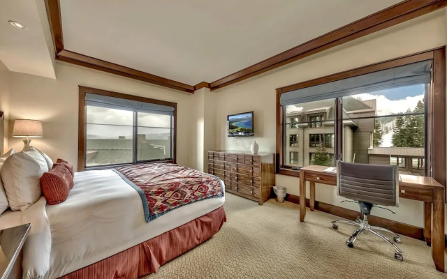 3 Bedroom Private -Tons Of Amenities Condo by RedAwning