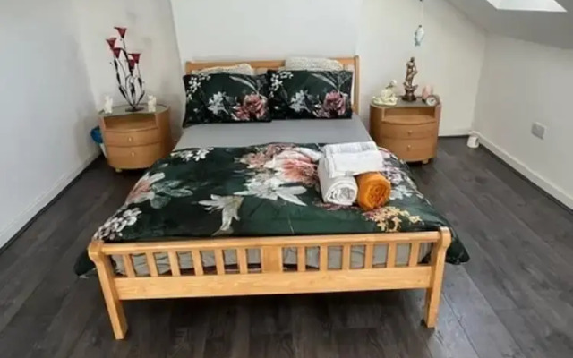 Oak Tree Lane Apartment in Birmingham