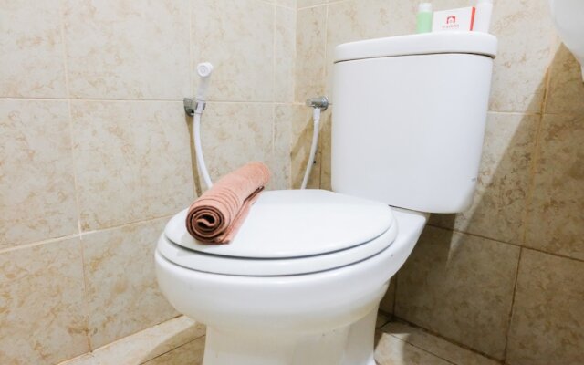 Minimalist Studio Room Great Western Apartment