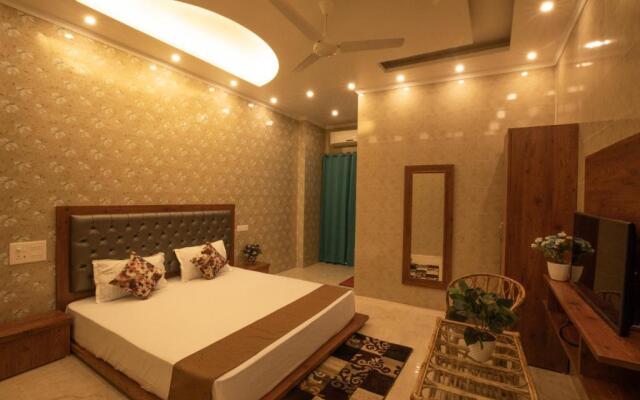 Hotel Gangotri Plaza