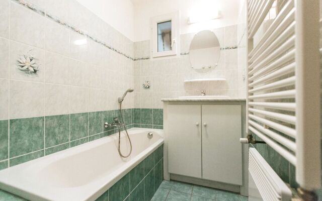 House With 3 Bedrooms in Saint-pierre-de-vassols, With Private Pool, E