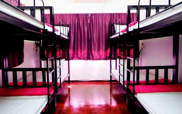 Home Hug Hostel - Adults