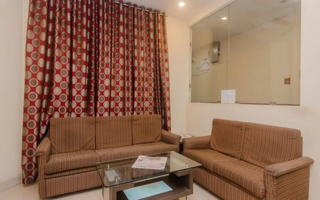 OYO 13105 Hotel Blue Diamond