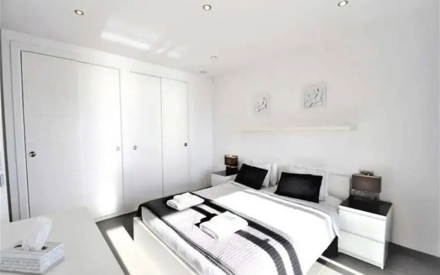 Excellent Seafront Villa in Cala Pi