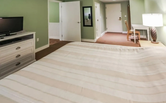 Holly Tree Resort