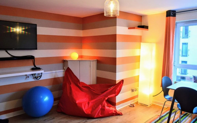 Modern 2 Bedroom Apartment Near the Sea