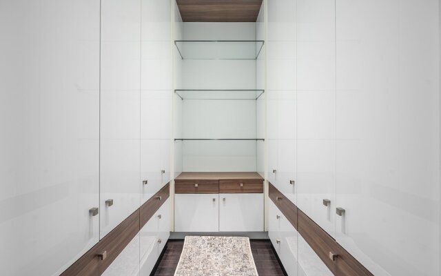 Luxury 4BR Townhouse in Downtown Toronto