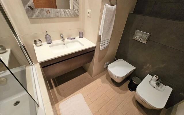 Rocha Prime Center Garage Flat