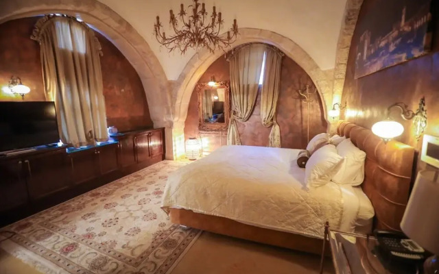 Western Wall Luxury House