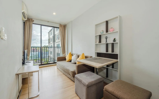 Chic Condo Near Shops & Nightlife C203