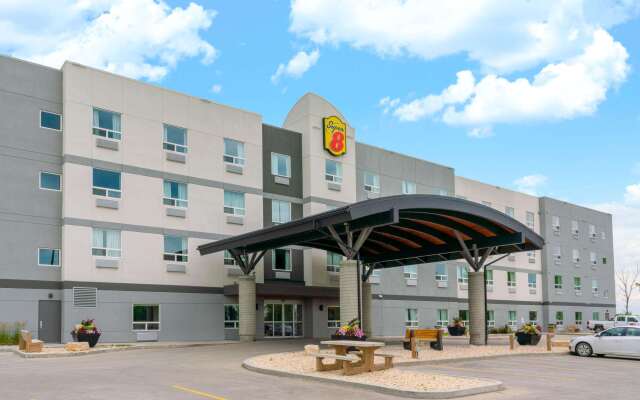 Super 8 by Wyndham Winnipeg East MB