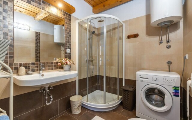 Beautiful Home in Malinska With Wifi and 3 Bedrooms