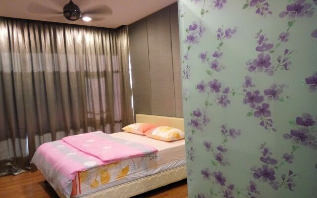 Cosy suite near Airport and LRT station