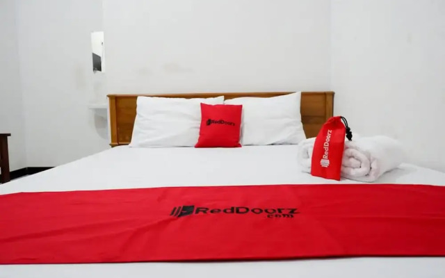 RedDoorz near Teleng Ria Beach