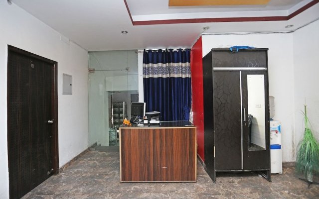 OYO 15172 R D Plaza