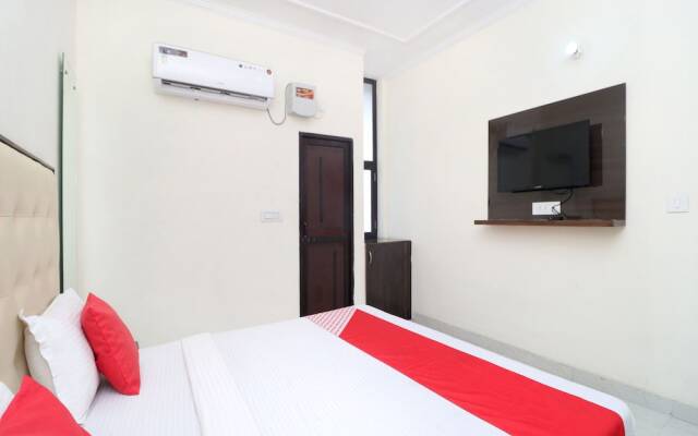 OYO 16694 Hotel Kb Square
