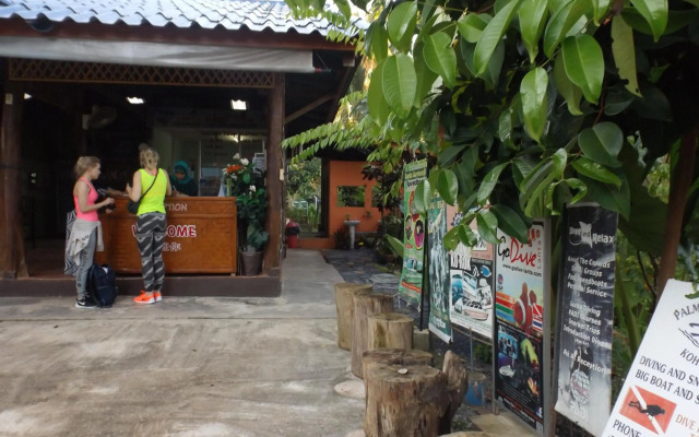 Lanta Long Beach Hostel