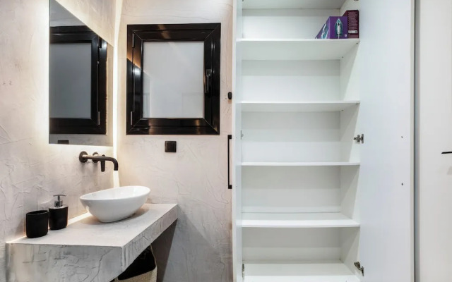 Sway - Chic 1-BR Apt & Balcony in Athens