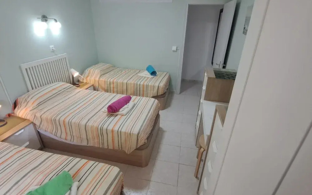 2 Bed Villa - Sleeps 5 - Private Pool & Garden