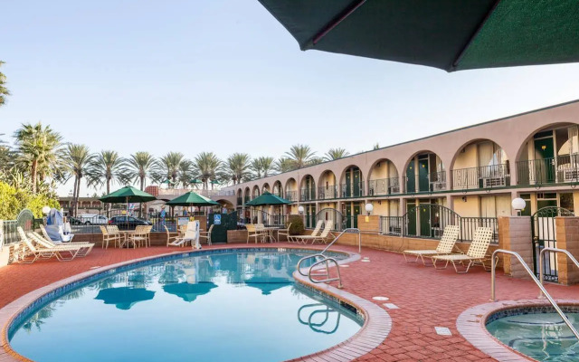 Kings Inn Anaheim at the Park & Convention Center