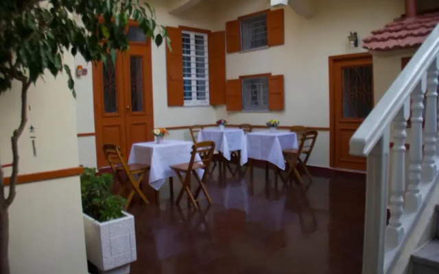 Medieval Rose Hotel
