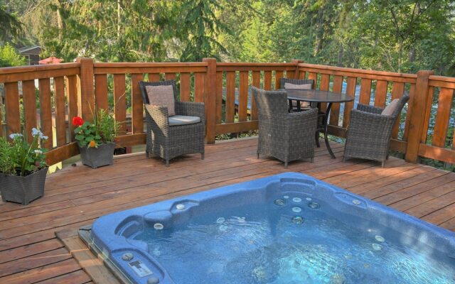 Auberge Kicking Horse Guest House