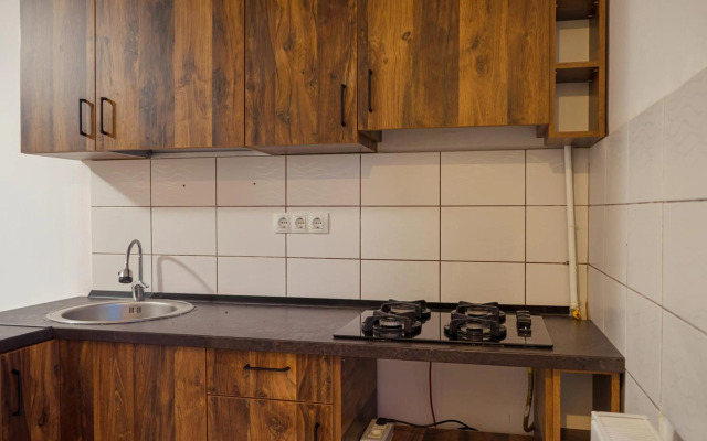 Lovely 2 bedroom, living and private bath apartment