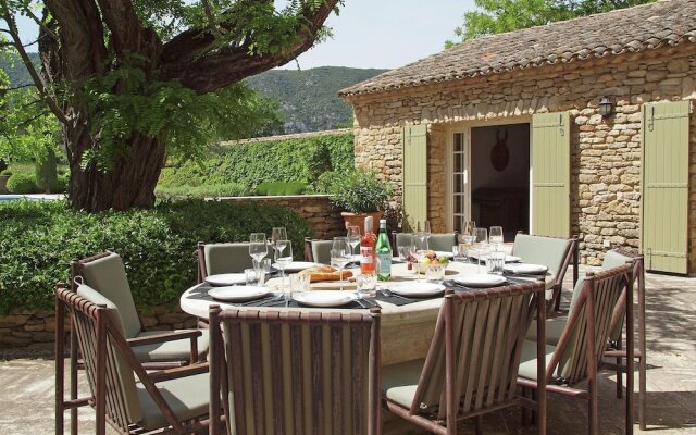 Enticing Villa With Private Swimming Pool in Oppede