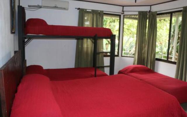 Tortuguero Adventures GuestHouse