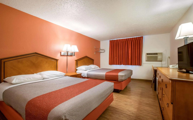 Motel 6 Albert Lea, MN