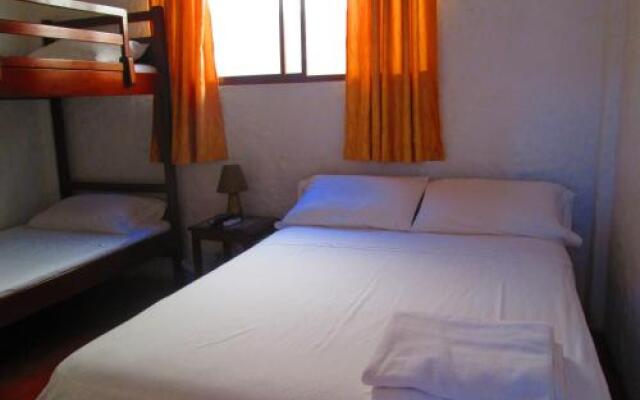 Big Ralph's Hostal & Restaurant