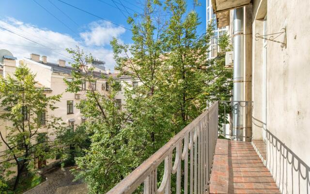 DeRent Aparts (ДеРент Апартс) на улице Караванная 3/35