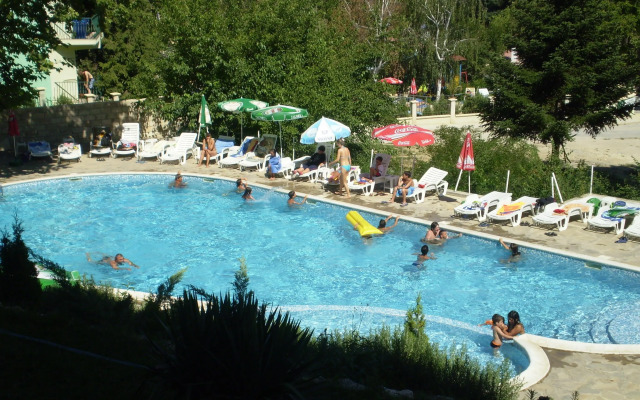 Vezhen Hotel
