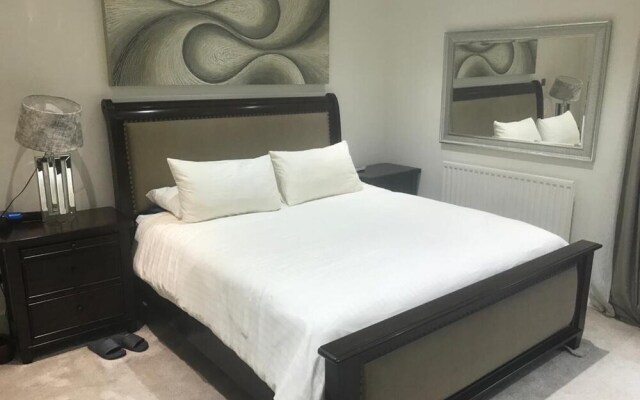 Inviting 3-bed Apartment in London