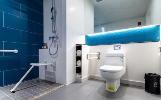 Holiday Inn Express (Pinghu Economic Development Zone)