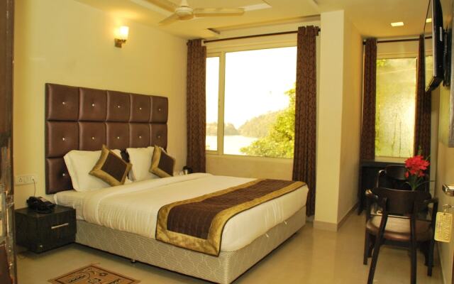Royal Rosette Lake View Boutique Hotel