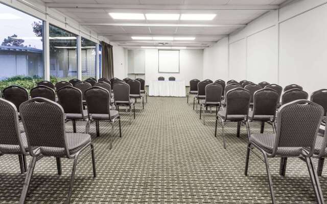 Travelodge by Wyndham San Francisco Airport North