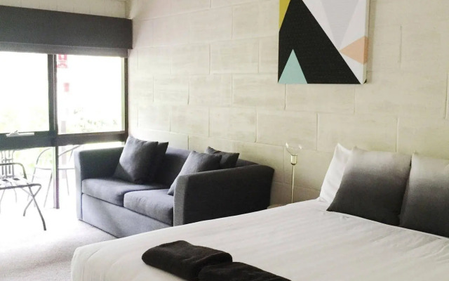 Port O Call Motel