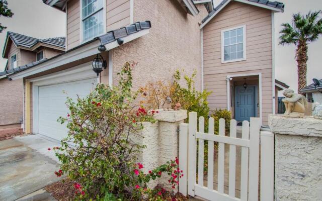 fabulous city view home, pool & mall