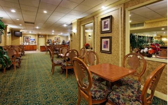 Express & Suites Huntsville - University Drive