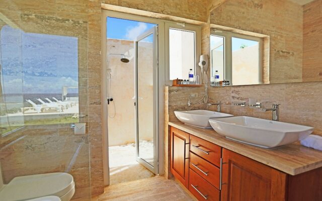 Ocean Front Villa Deluxe 4 Bedroom