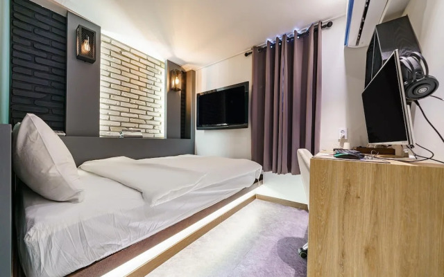 Hotel YOLO Yeongdeungpo